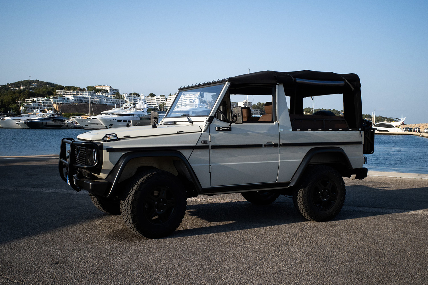Mercedes-Benz G-Class View 2